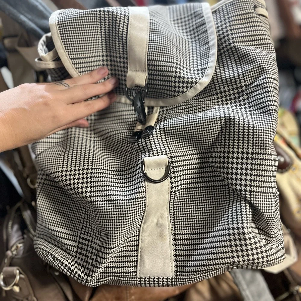 Lulu Dharma White and black backpack purse used a few times - Picture 1 of 4